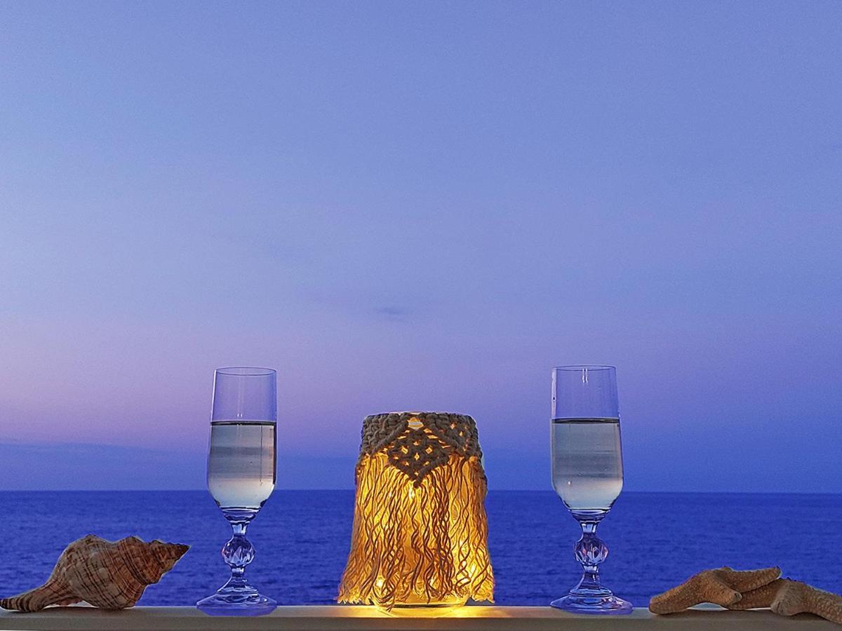 Amazing Beachfront Apartment in Hersonissos Exterior foto