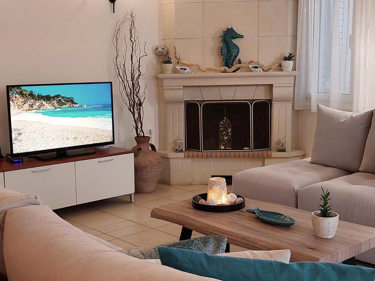 Amazing Beachfront Apartment in Hersonissos Exterior foto