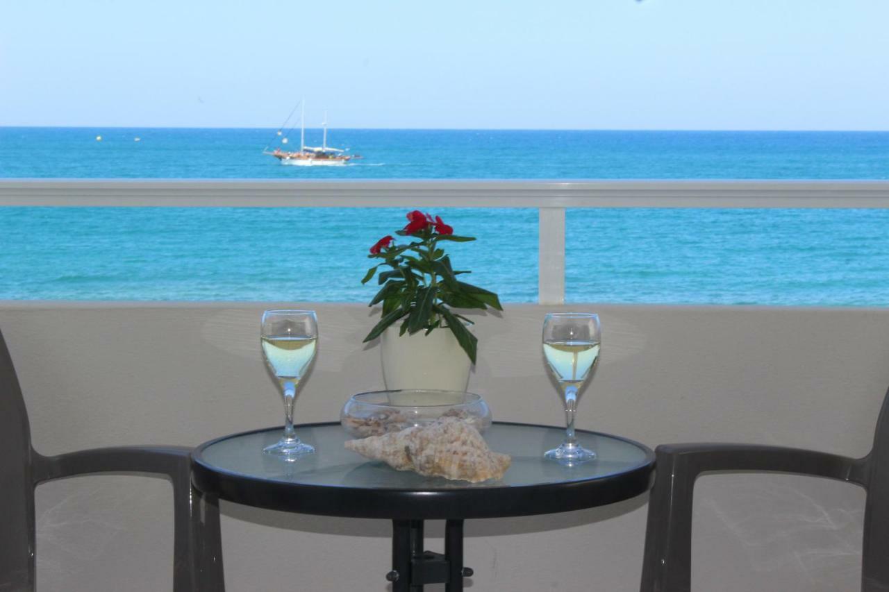 Amazing Beachfront Apartment in Hersonissos Exterior foto